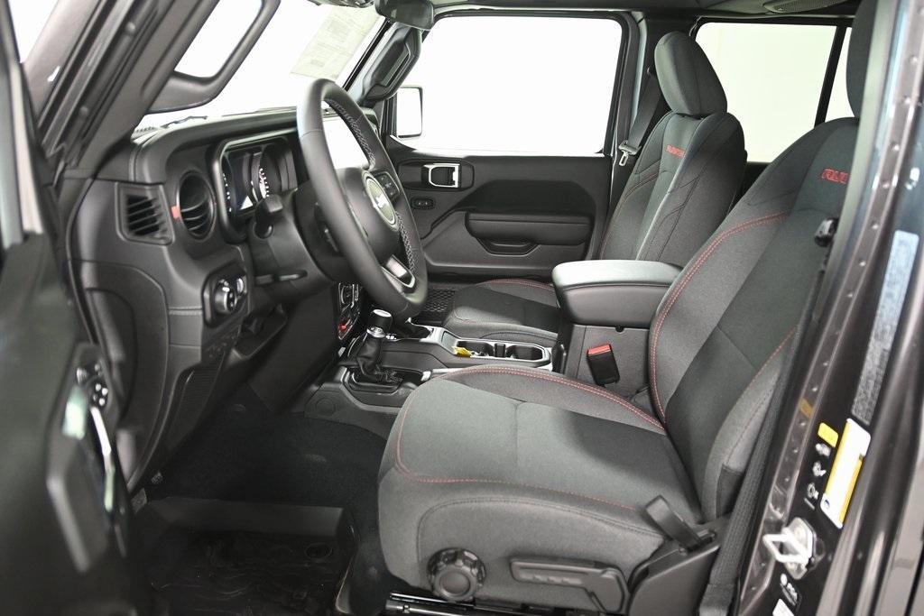 new 2025 Jeep Gladiator car