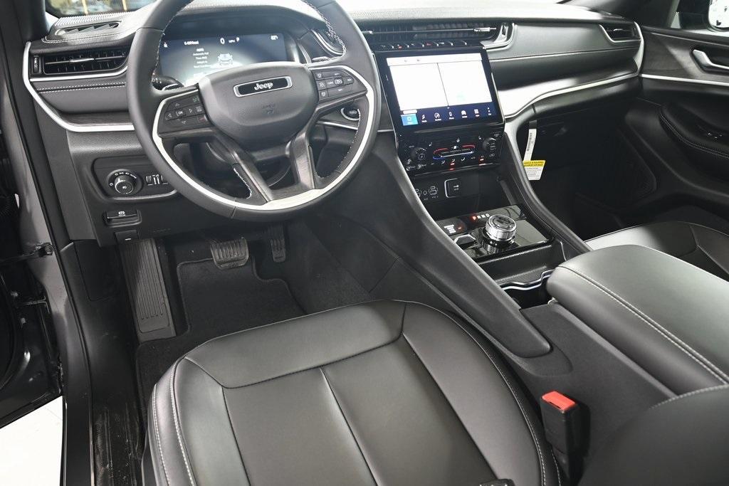 new 2025 Jeep Grand Cherokee car, priced at $49,121