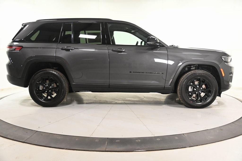 new 2025 Jeep Grand Cherokee car, priced at $42,877