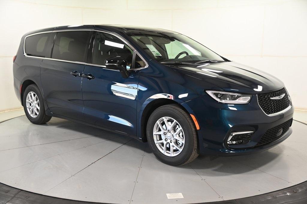 new 2025 Chrysler Pacifica car