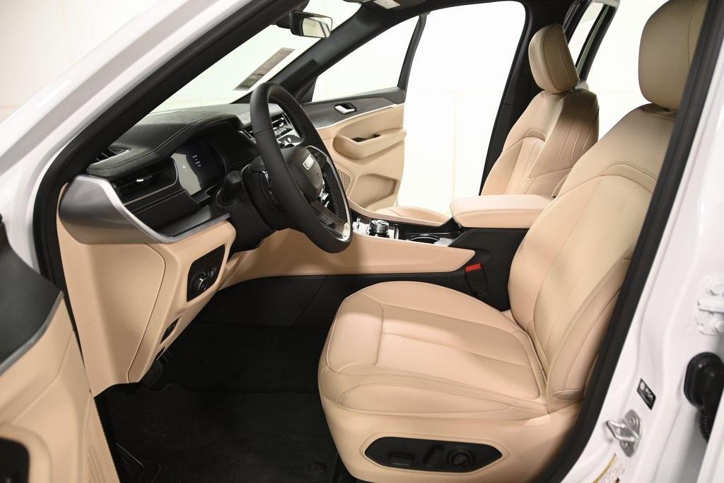 new 2025 Jeep Grand Cherokee car