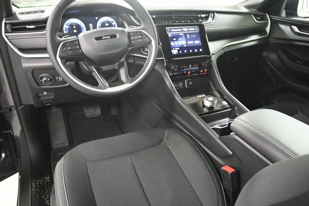 new 2025 Jeep Grand Cherokee car, priced at $35,743