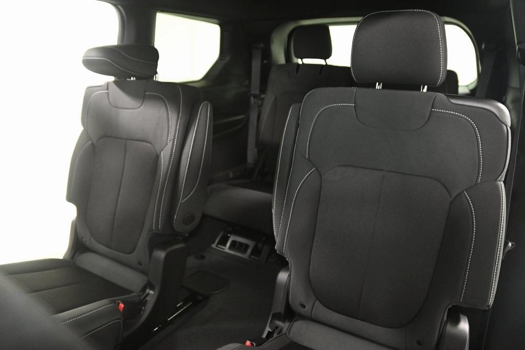 new 2025 Jeep Grand Cherokee L car