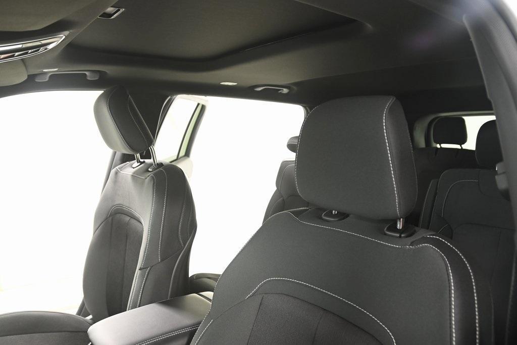 new 2025 Jeep Grand Cherokee L car