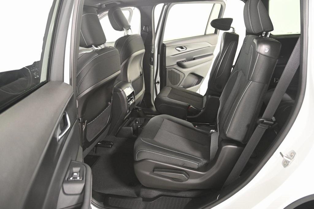 new 2025 Jeep Grand Cherokee L car