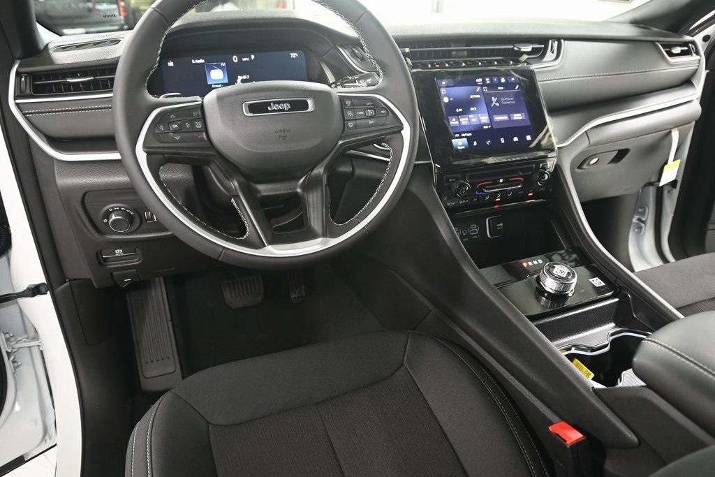 new 2025 Jeep Grand Cherokee L car
