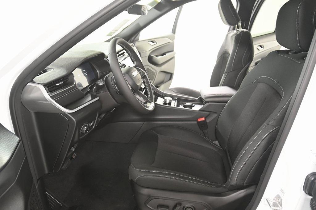 new 2025 Jeep Grand Cherokee L car