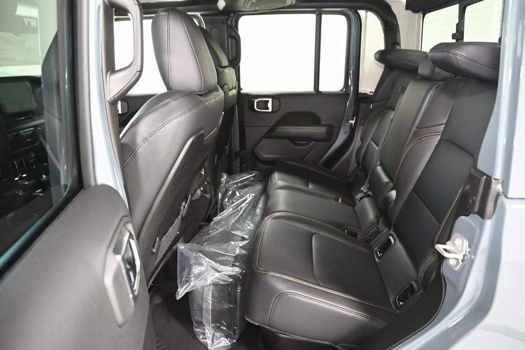 new 2025 Jeep Gladiator car