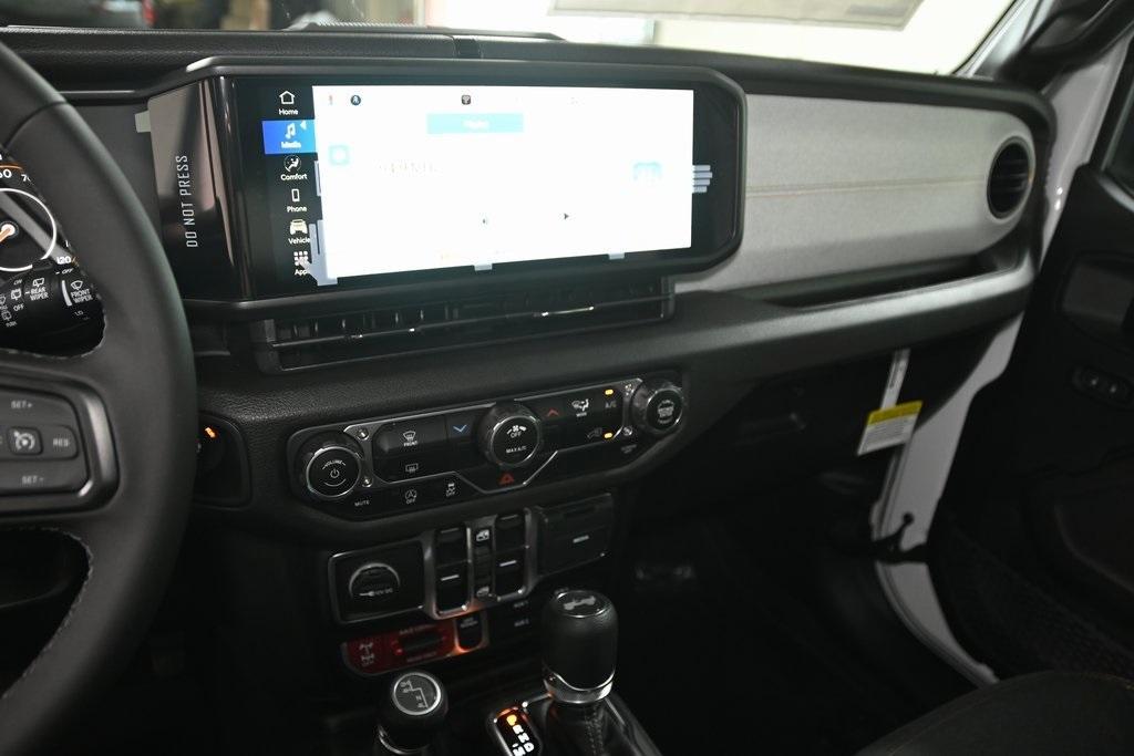 new 2025 Jeep Wrangler car, priced at $47,495