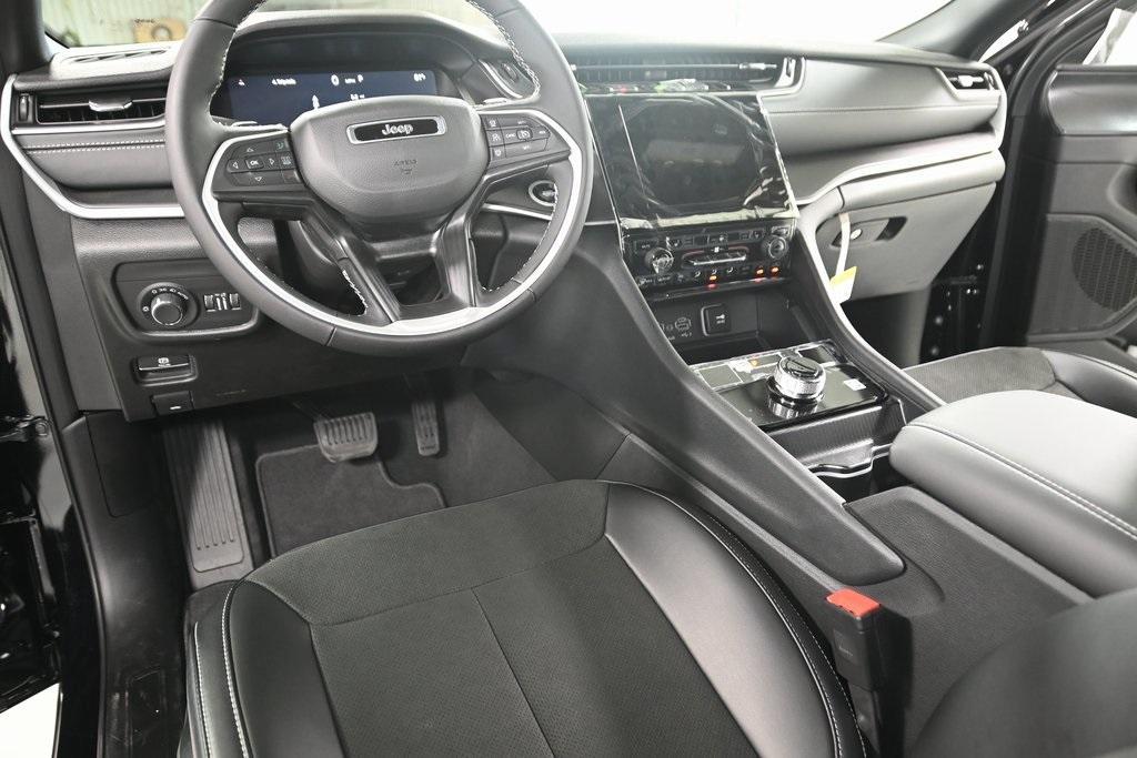 new 2025 Jeep Grand Cherokee car