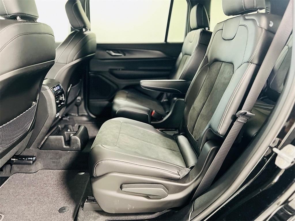 new 2025 Jeep Grand Cherokee L car, priced at $46,230