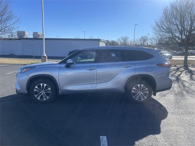 used 2020 Toyota Highlander car, priced at $31,815