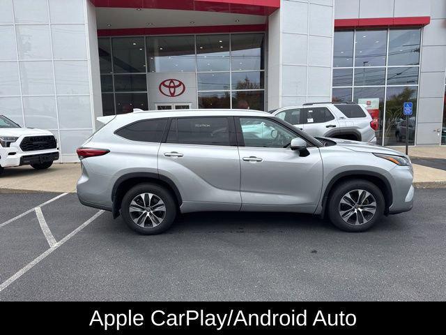 used 2022 Toyota Highlander car, priced at $36,878
