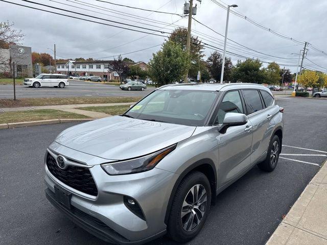 used 2022 Toyota Highlander car, priced at $36,878