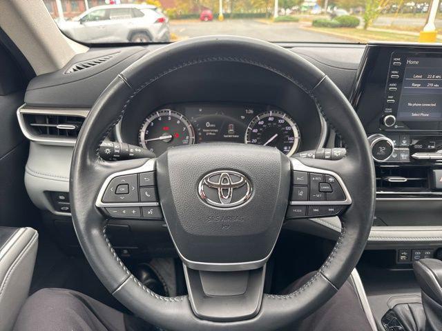 used 2022 Toyota Highlander car, priced at $36,878