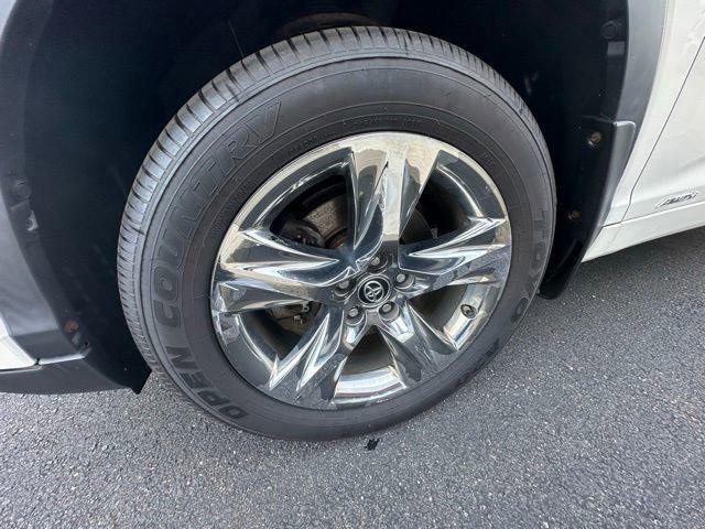 used 2019 Toyota Highlander Hybrid car, priced at $33,787