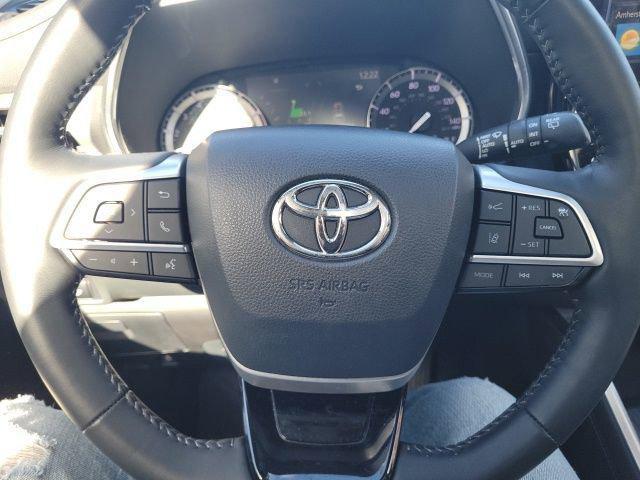 used 2022 Toyota Highlander car, priced at $39,898