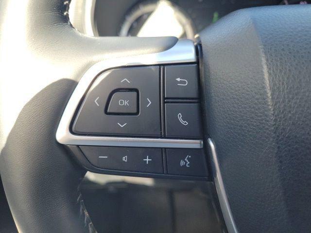 used 2022 Toyota Highlander car, priced at $39,898