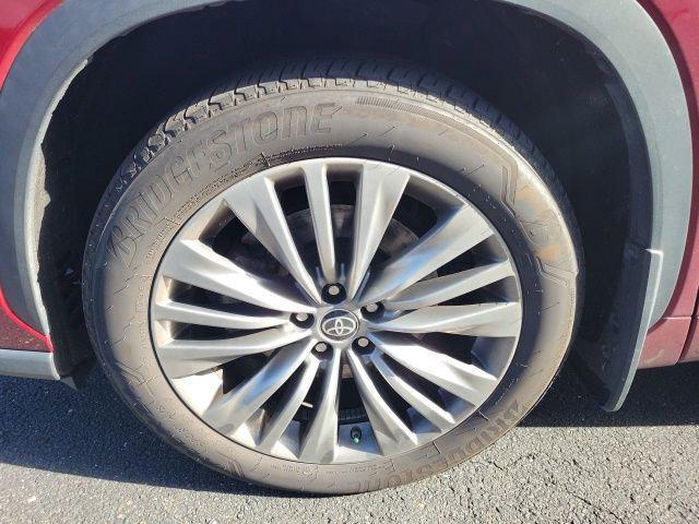 used 2022 Toyota Highlander car, priced at $39,898