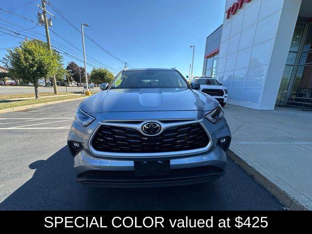 used 2022 Toyota Highlander car, priced at $35,455