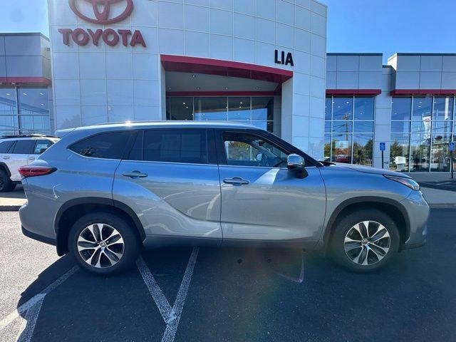 used 2022 Toyota Highlander car, priced at $35,455