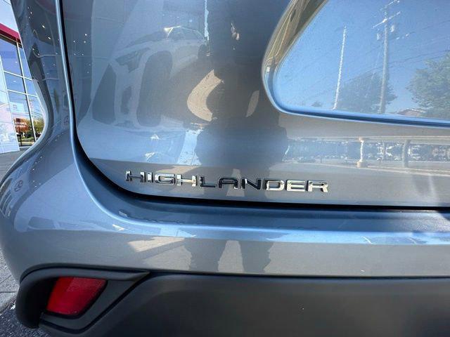 used 2022 Toyota Highlander car, priced at $35,455