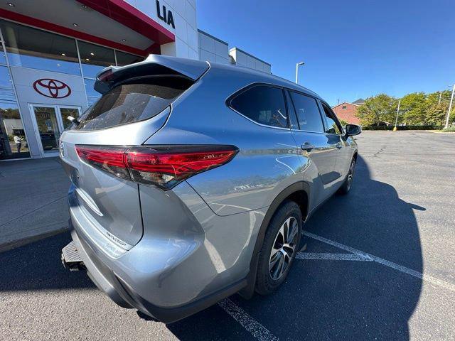 used 2022 Toyota Highlander car, priced at $35,455