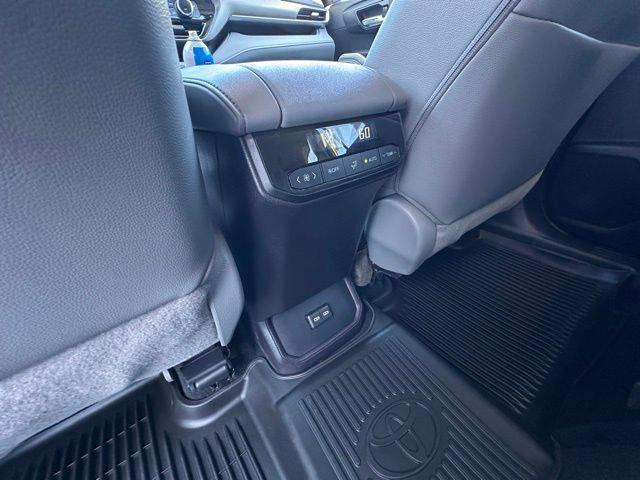 used 2022 Toyota Highlander car, priced at $35,455