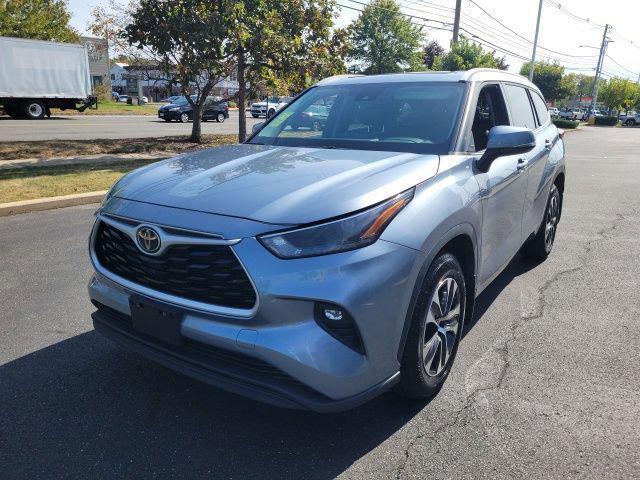 used 2022 Toyota Highlander car, priced at $33,887