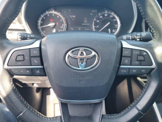 used 2022 Toyota Highlander car, priced at $33,887