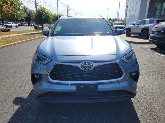 used 2022 Toyota Highlander car, priced at $33,887