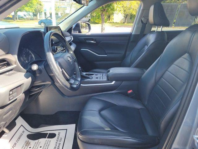used 2022 Toyota Highlander car, priced at $33,887