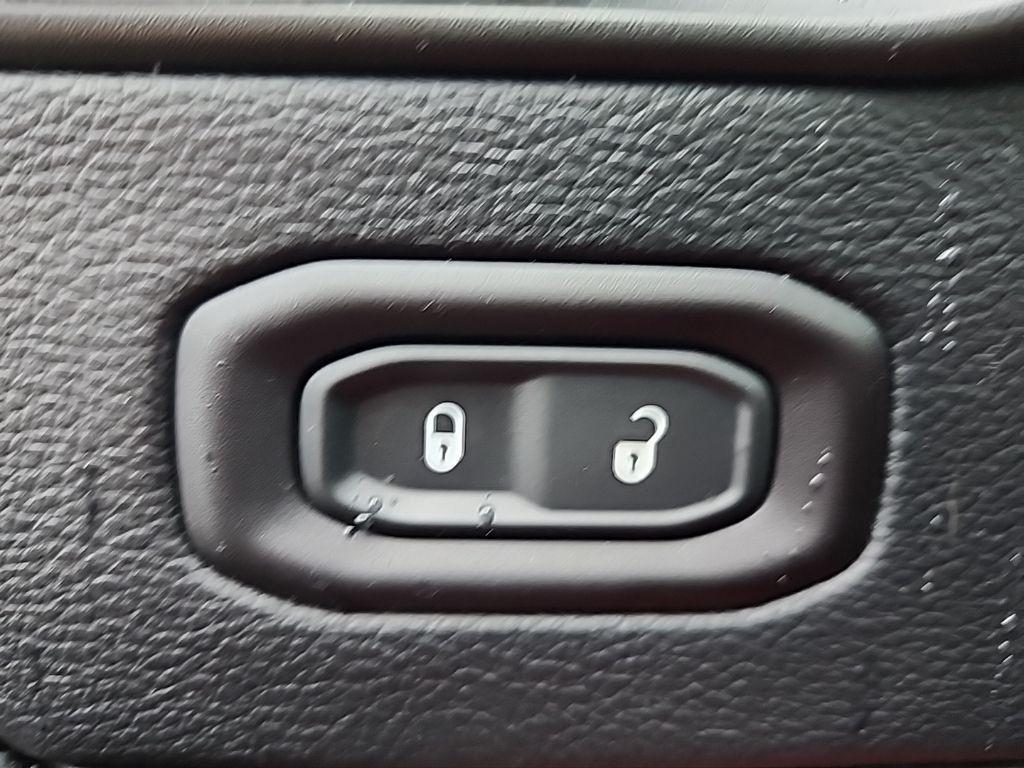 used 2018 Jeep Wrangler Unlimited car, priced at $26,495