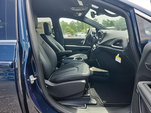 new 2025 Chrysler Pacifica car, priced at $43,112