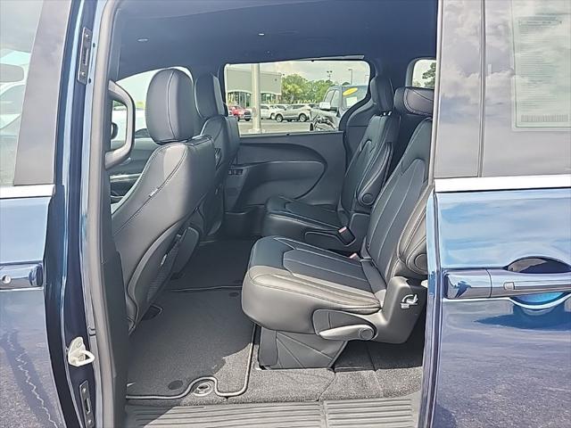 new 2025 Chrysler Pacifica car, priced at $43,112