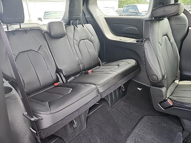 new 2025 Chrysler Pacifica car, priced at $43,112