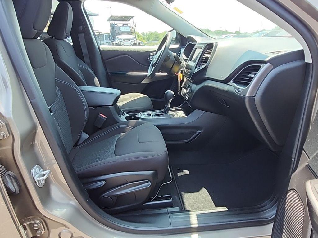 used 2021 Jeep Cherokee car, priced at $19,495