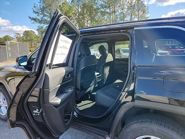 new 2025 Jeep Grand Cherokee car, priced at $37,675