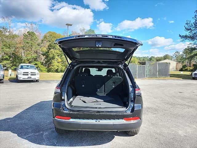 new 2025 Jeep Grand Cherokee car, priced at $37,675