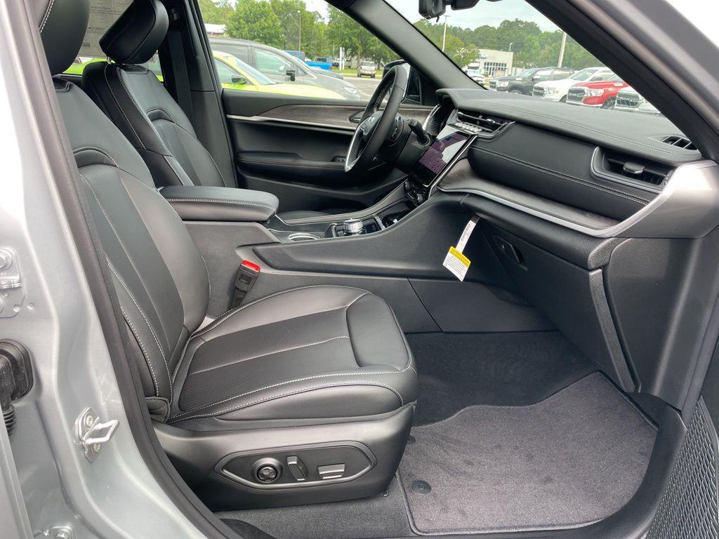 new 2025 Jeep Grand Cherokee car, priced at $45,306