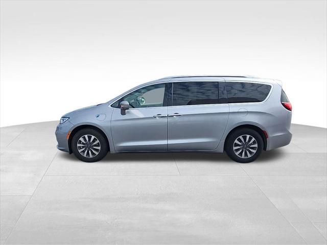 used 2021 Chrysler Pacifica Hybrid car, priced at $21,995
