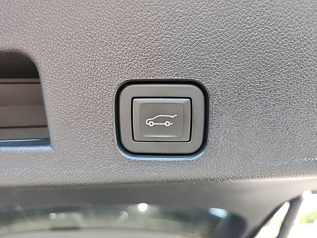 used 2024 Chevrolet Traverse car, priced at $50,995