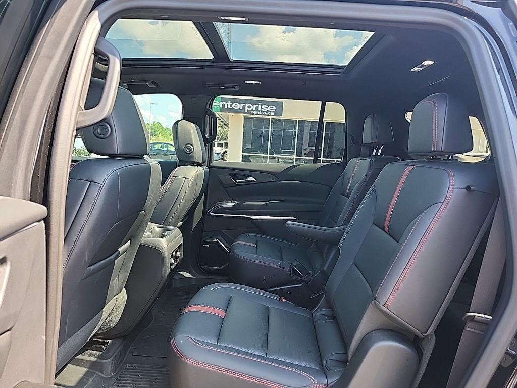 used 2024 Chevrolet Traverse car, priced at $50,995
