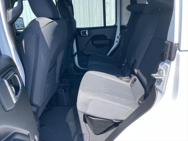 new 2025 Jeep Gladiator car, priced at $43,240