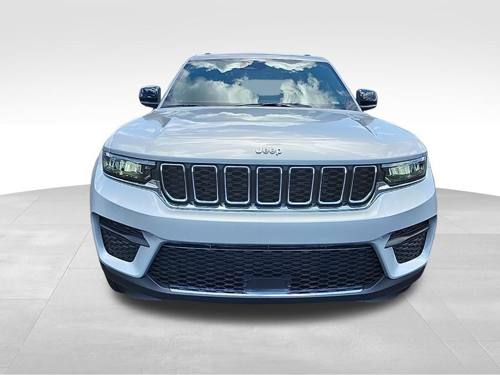 new 2025 Jeep Grand Cherokee car, priced at $40,174