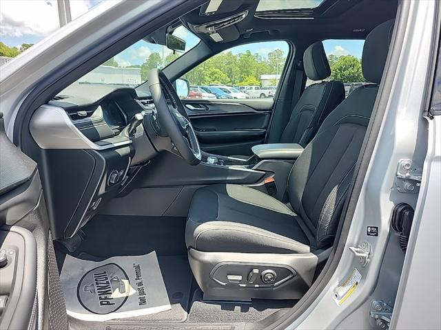 new 2025 Jeep Grand Cherokee car, priced at $41,415