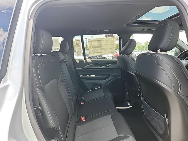 new 2025 Jeep Grand Cherokee car, priced at $41,415