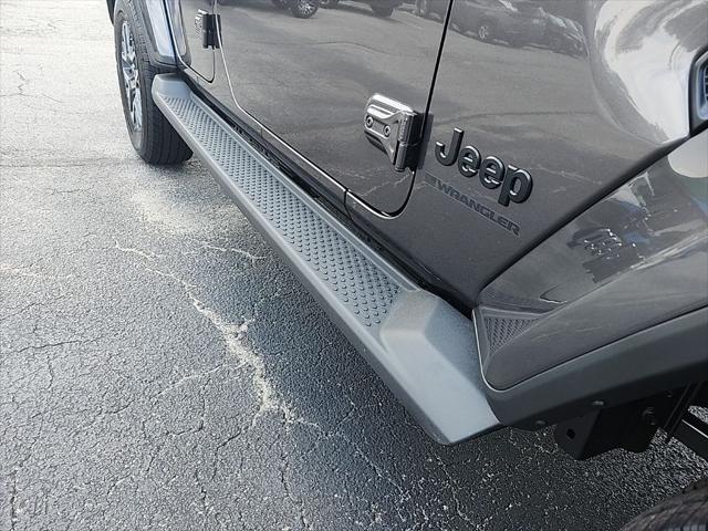 new 2025 Jeep Wrangler car, priced at $51,202