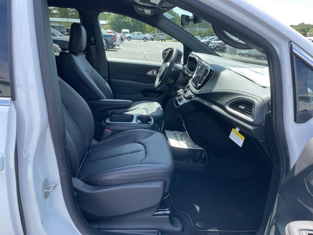 new 2026 Chrysler Pacifica car, priced at $42,081