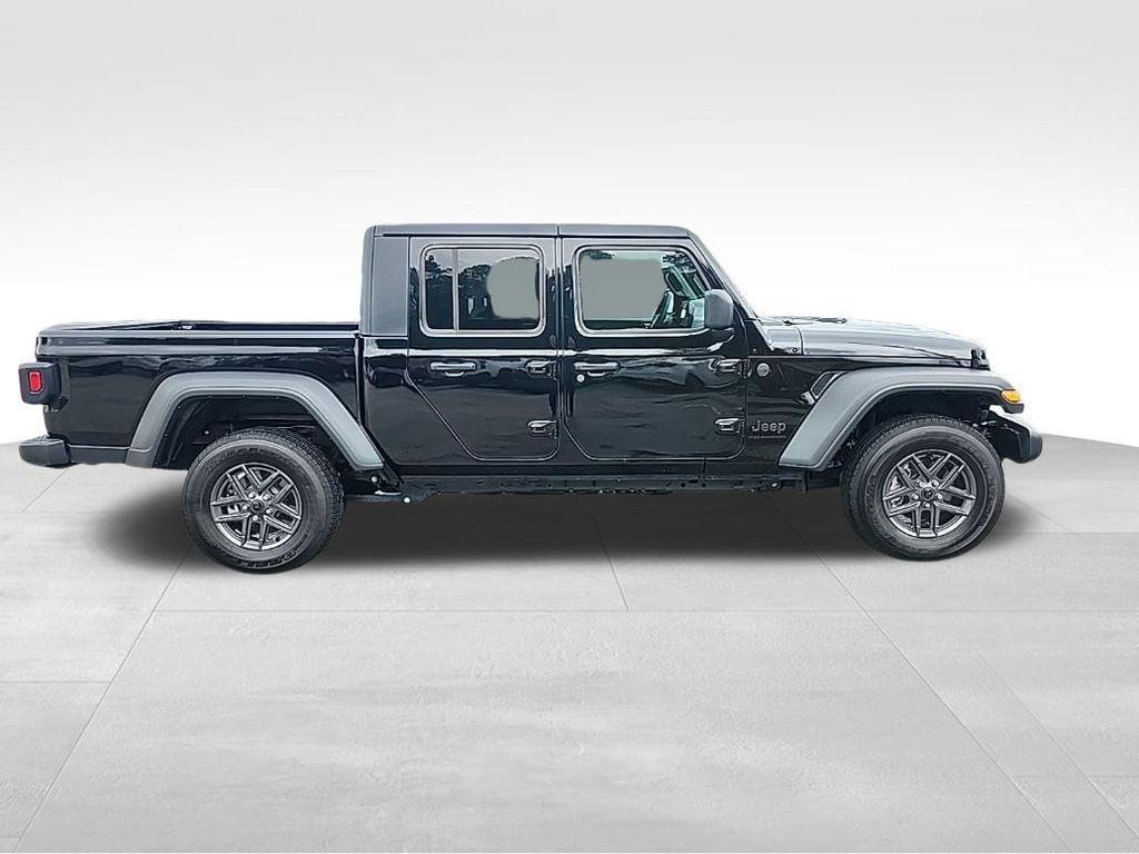 new 2025 Jeep Gladiator car, priced at $42,607